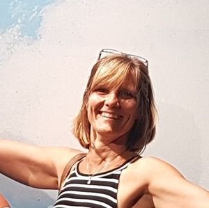 Meet your Posher, Elaine